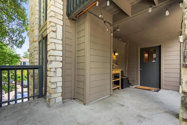 Building Photo - 3627 Menchaca Rd