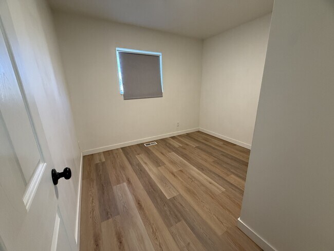 Building Photo - 84 W Main St