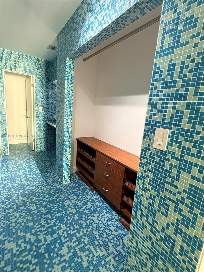 Building Photo - 15315 Loch Isle Dr W