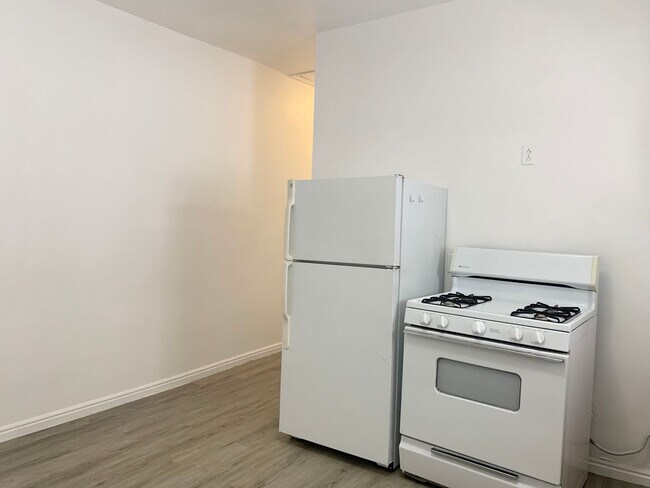 Building Photo - 3042-3044 S 8950 W