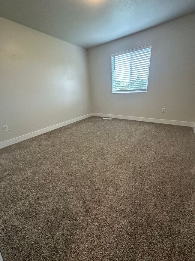 Building Photo - 3 Weeks Rent FREE! 3 Bed 2.5 Bath House for Rent in Morgan!