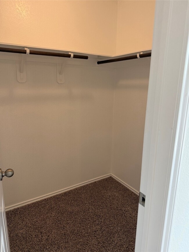 Building Photo - 15847 Smithland Dr