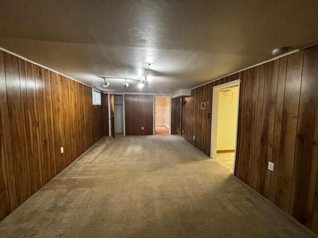 Building Photo - 4 Bedroom 2 Bath Single Family Home In South Cheyenne