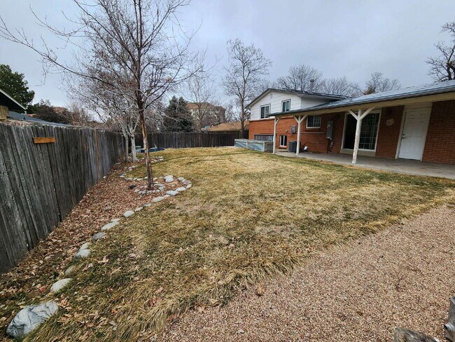 Building Photo - Spacious 5 Bed Home with Finished Basement, Multiple Living Areas & Private Backyard