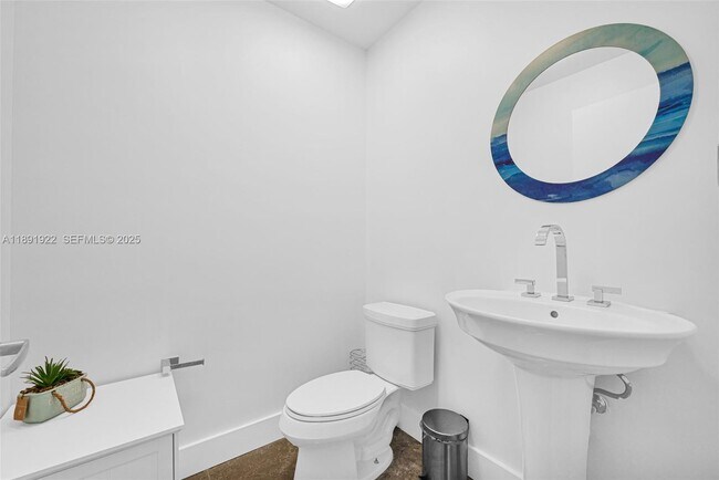 Building Photo - 900 Biscayne Blvd