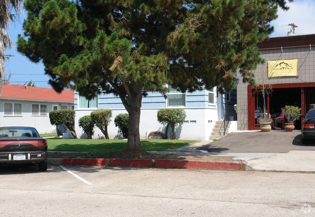 Building Photo - 958 Felspar St