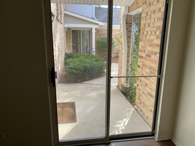 Building Photo - 1283 Ranchview Ct