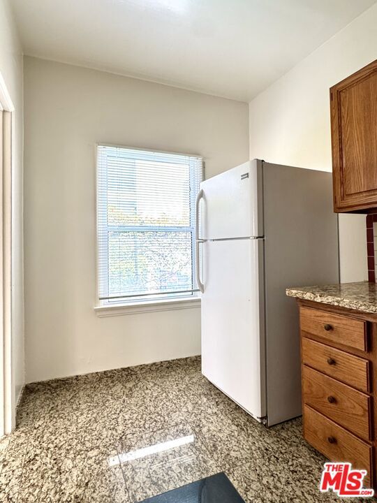 Building Photo - 121 N Swall Dr