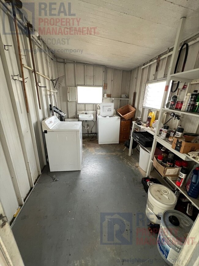 Building Photo - 1207 45th Ave E