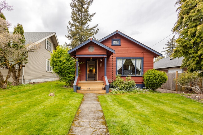 Building Photo - Charming 2-Bedroom Home Near Downtown Bellingham – Private Yard & Cozy Living