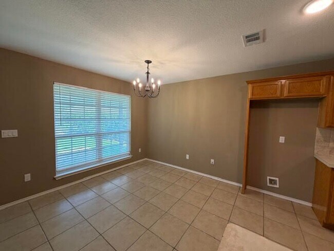 Building Photo - 10209 Lilac Ln
