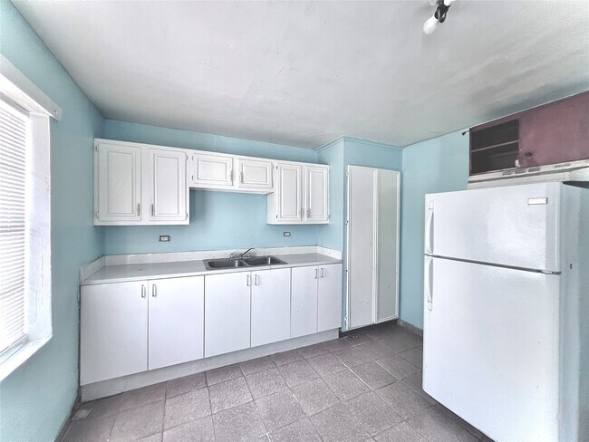 Building Photo - 1825 W Little York Rd