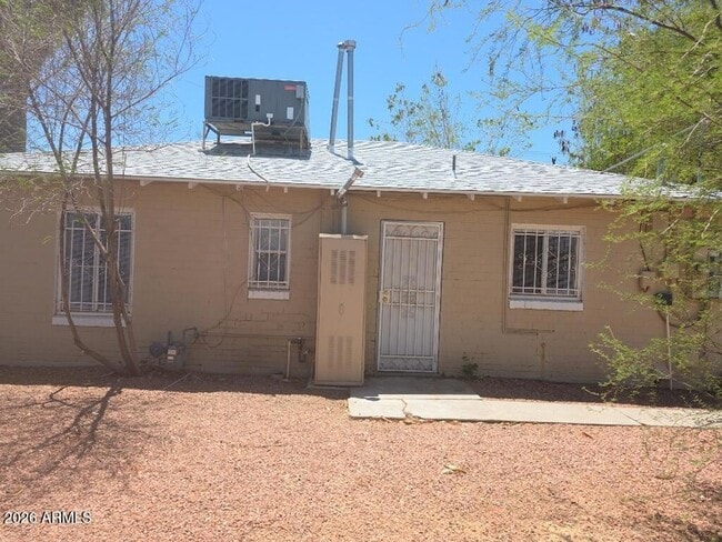 Building Photo - 1118 W Roosevelt St