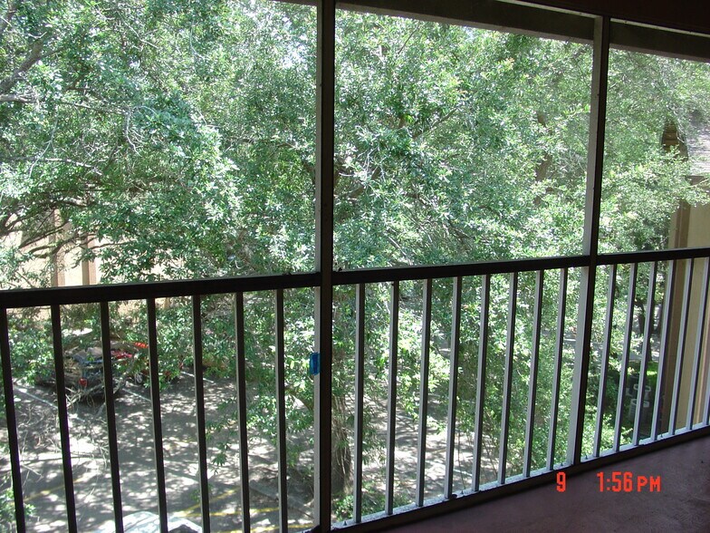 Building Photo - 623 Dory Ln