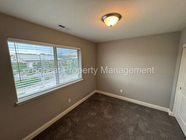Building Photo - 1399 Handelin Rd
