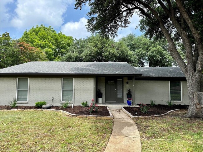 Building Photo - 1913 Forestdale Dr