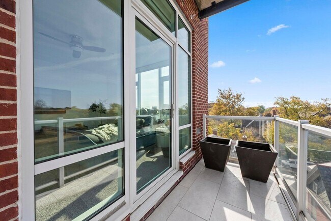 Building Photo - 1145 N High St