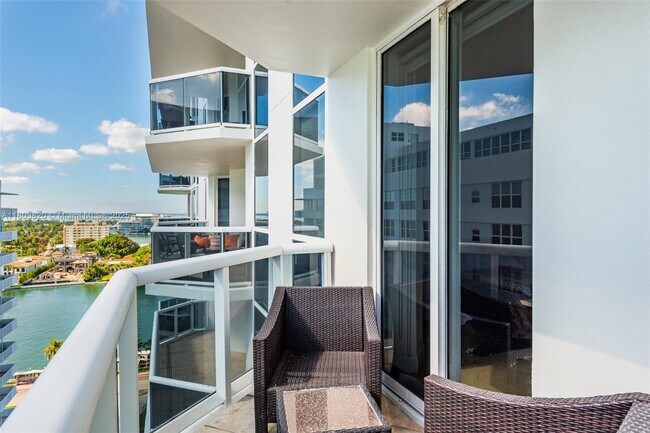 Building Photo - 4775 Collins Ave