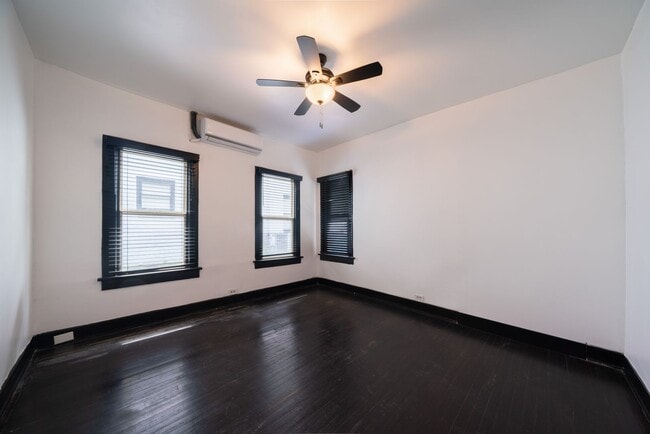 Building Photo - Charming Spanish Revival bungalow!