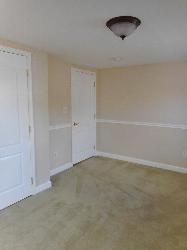 Building Photo - 608 Green St