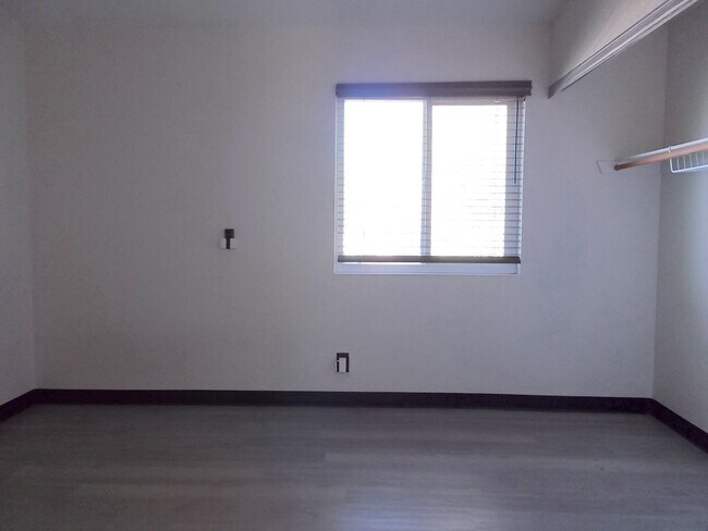 Building Photo - Spacious 4-Bed Home in Quiet Las Vegas Cul-de-Sac with Private Backyard