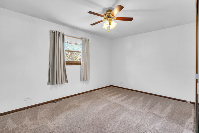 Building Photo - 1004 E Callero Cir