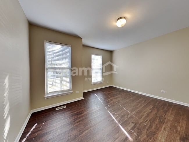 Building Photo - 161 Brookwood Ln W
