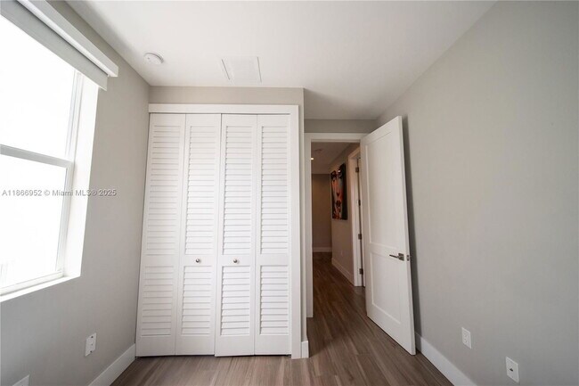 Building Photo - 3653 SW 26th St