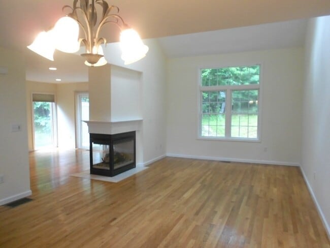 Building Photo - 141 Lordvale Blvd