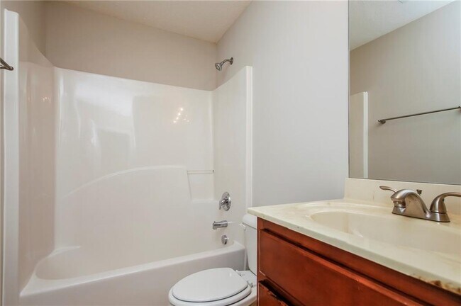 Building Photo - 3300 Westview Cove