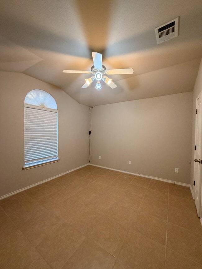 Building Photo - 714 Point Sunset