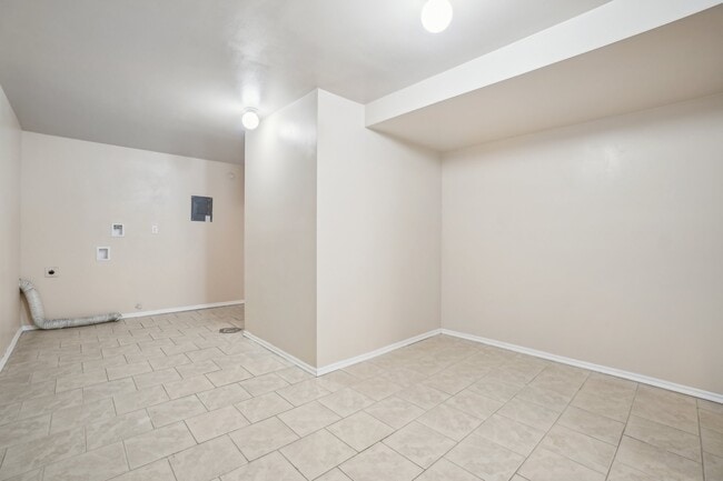 Building Photo - 240 W 220 S St