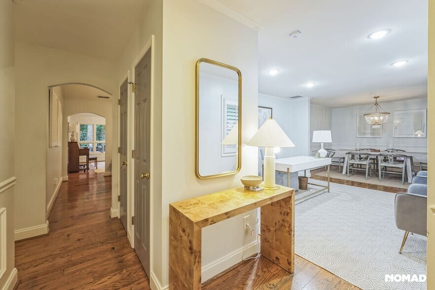 Building Photo - 7112 Valley Haven Dr