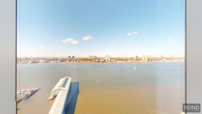 Building Photo - 675 W 59th St