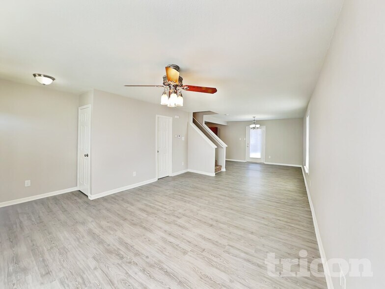 Building Photo - 927 Littleton Dr