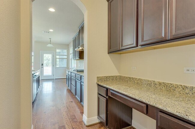 Building Photo - 4233 Privacy Hedge St