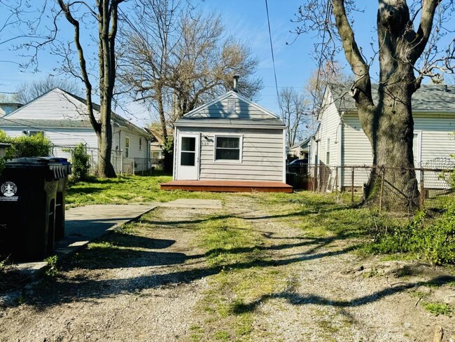 Building Photo - 520 Wainwright Ave