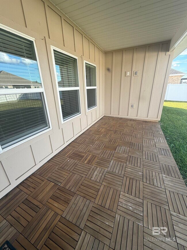 Building Photo - 10762 Winning Colors Trl