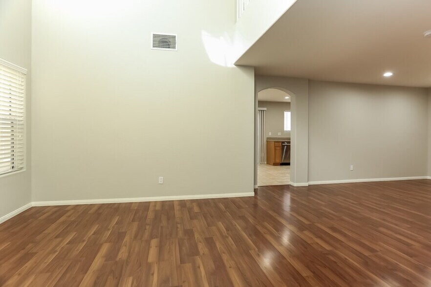 Building Photo - 9477 Grandview Spring Ave