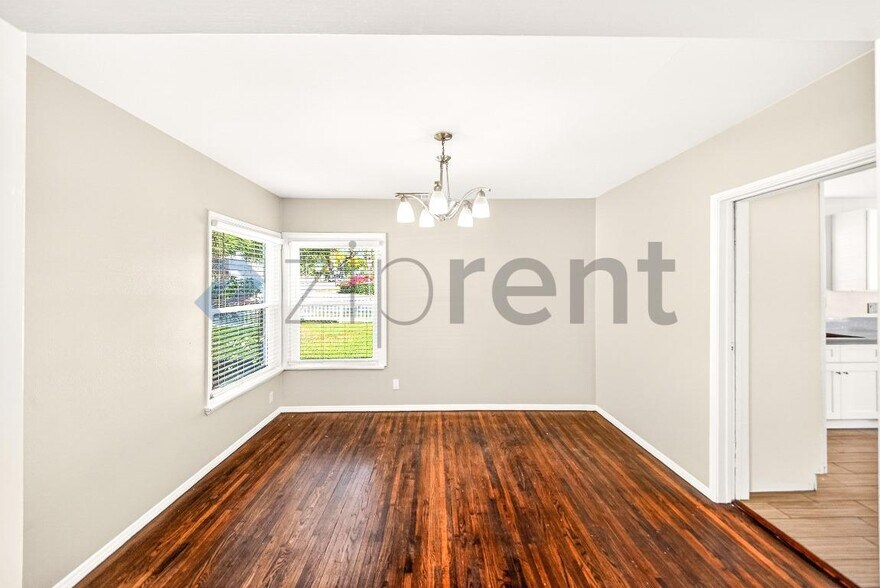 Building Photo - 11758 Broadway Ave