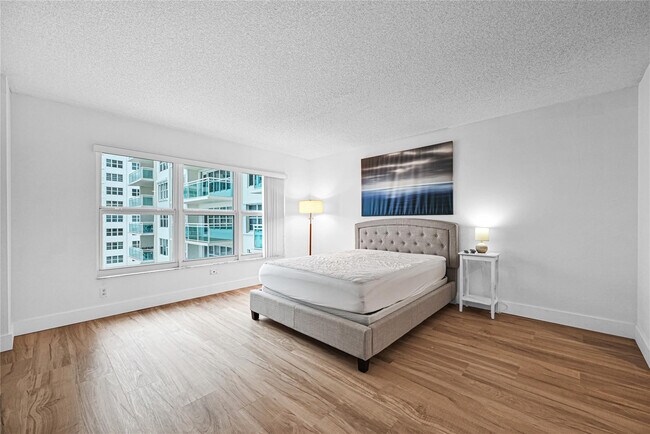 Building Photo - 3900 Galt Ocean Dr