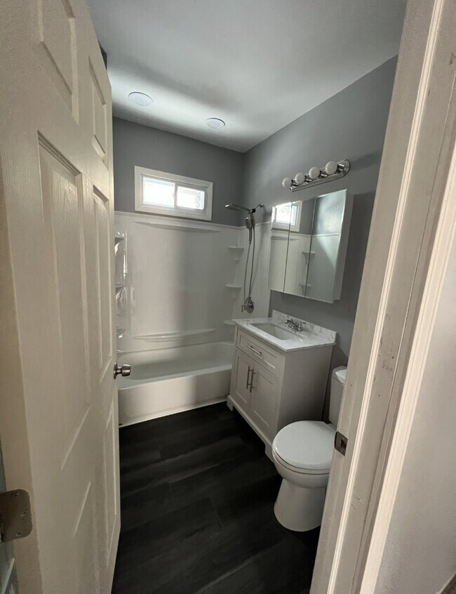 Building Photo - 117 Greenland Dr