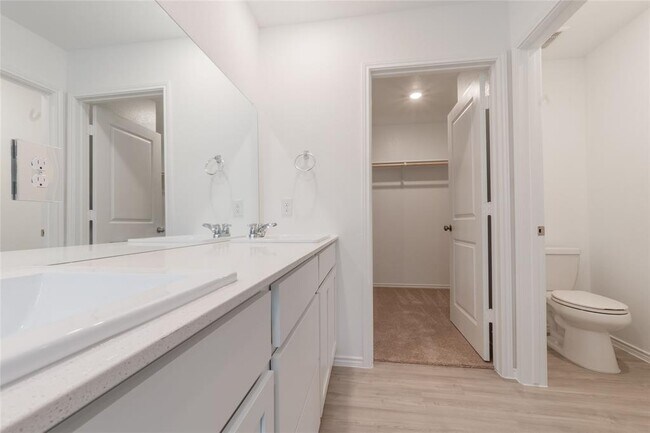 Building Photo - 368 Keefer