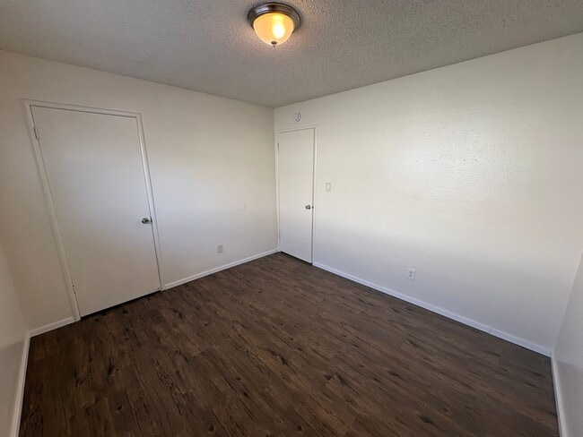Building Photo - Spacious NW Visalia Home Rent Ready!
