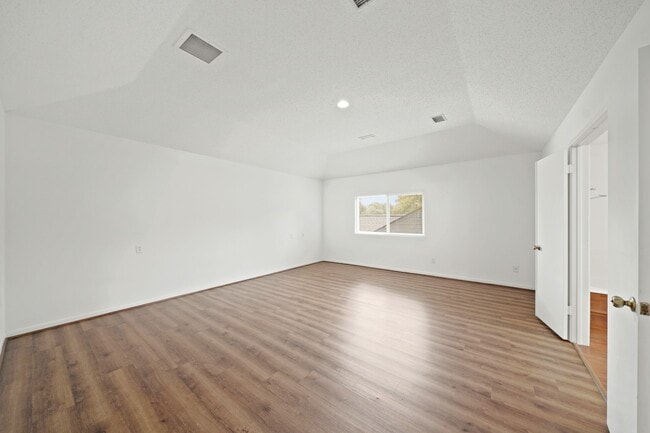 Building Photo - 21226 Park Willow Dr