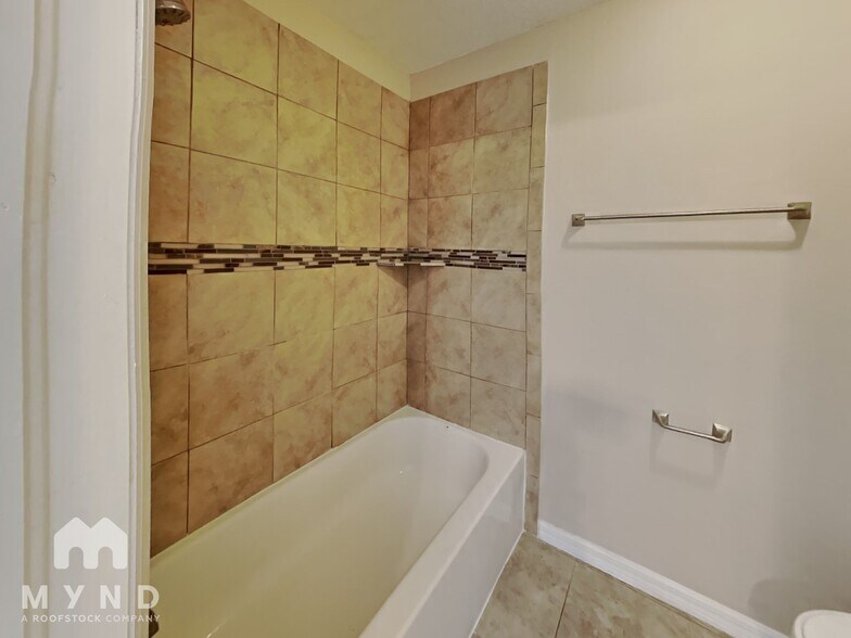 Building Photo - 3217 Spooner Dr