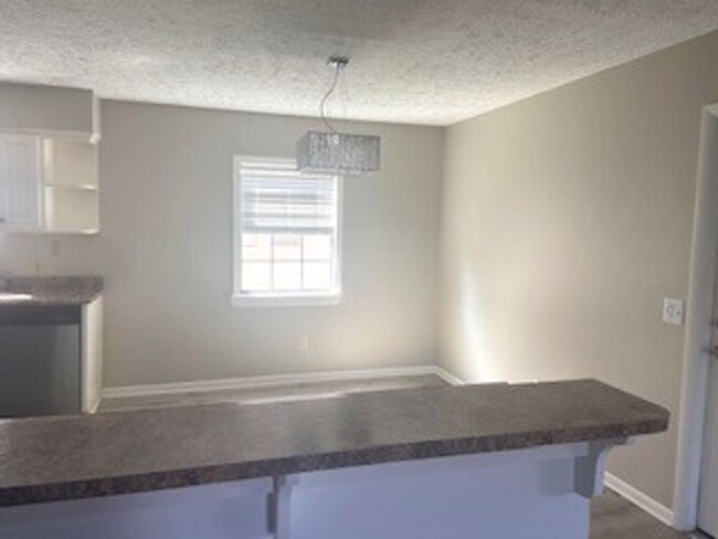Building Photo - Beautiful home on quiet cul-de-sac! Very c...