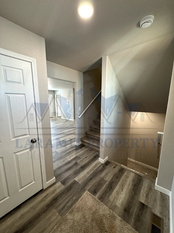 Building Photo - 4521 E Bobolink Ln