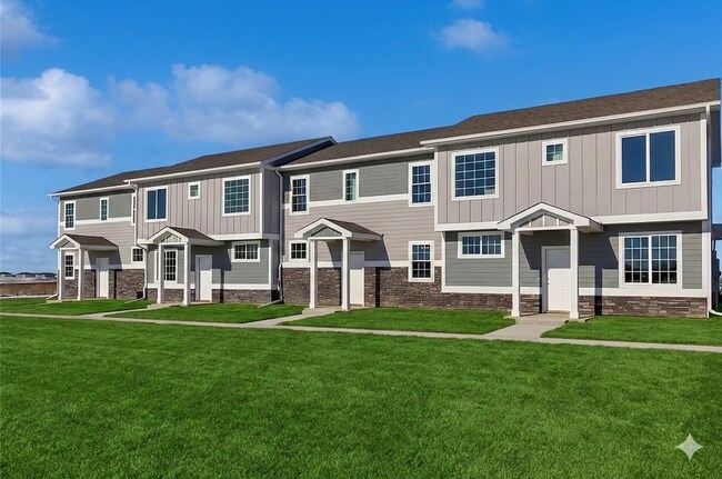 Building Photo - 3 Bed 3 Bath Townhouse Close to the YMCA and New Waukee Area