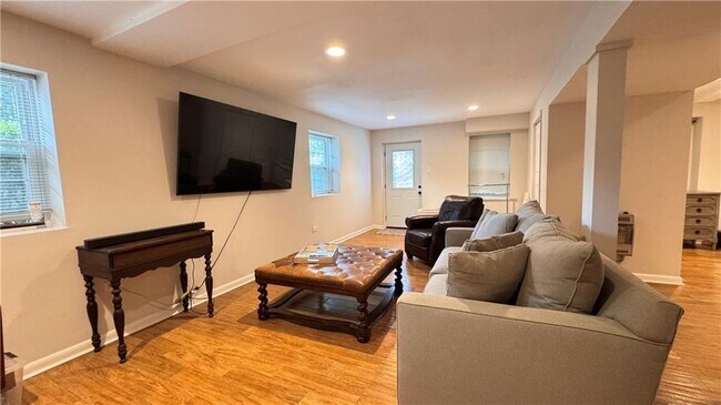 Building Photo - 3082 Greenbrook Way NE